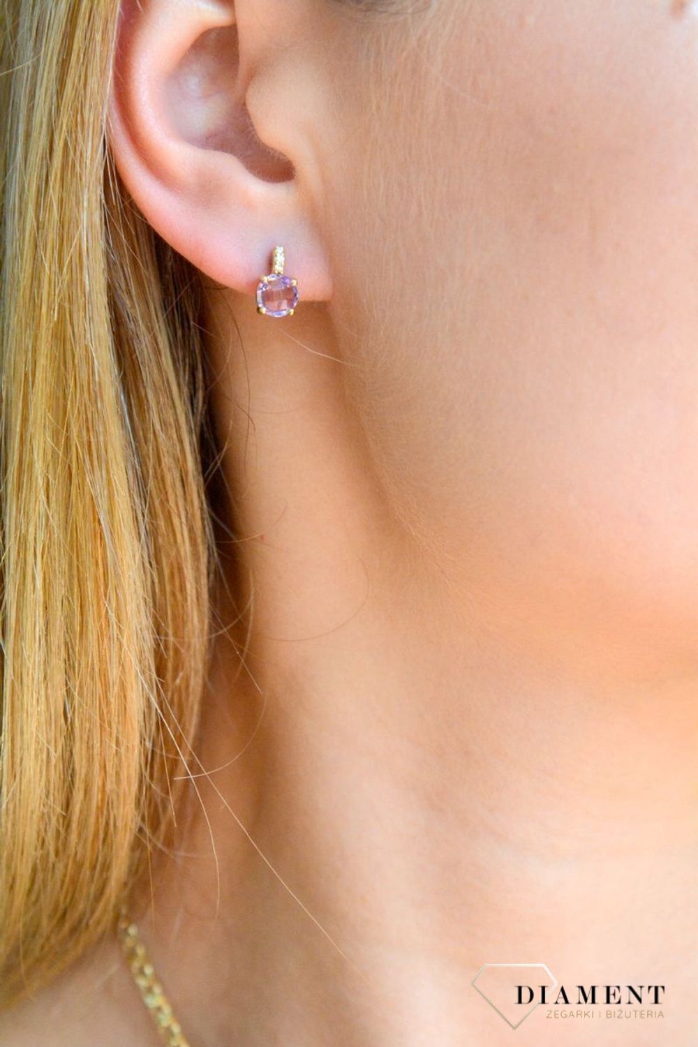 Złote kolczyki damskie 375 wiszące wkrętki z fioletową cyrkonią KL 11263 375.jpg